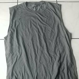 Fruit of the Loom sleeveless shirt